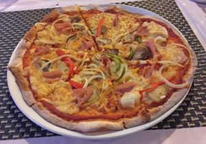 Kleine Pizza Cappriciosa 210 THB